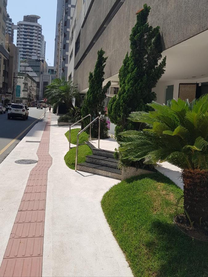 Apto centro 200 mts atlântico shopping e praia Balneario Camboriu Exterior foto